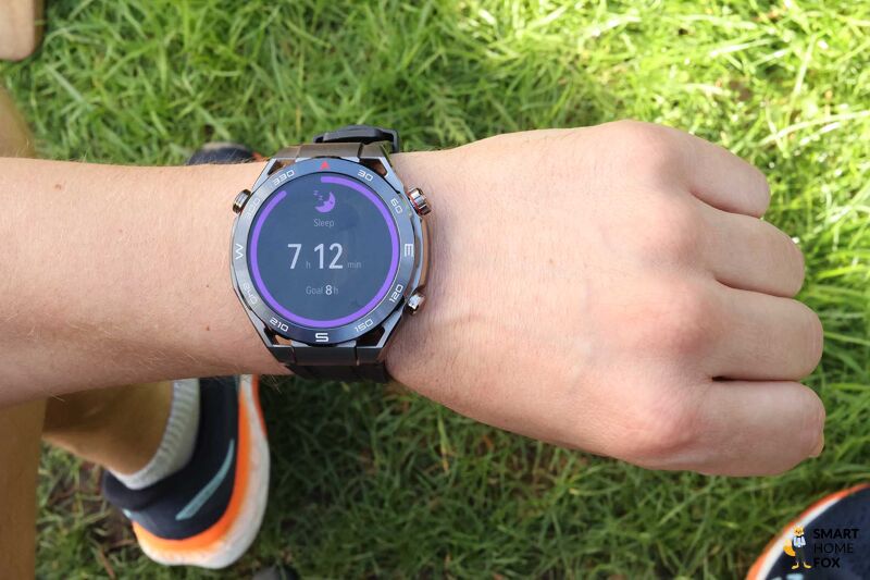 Man sieht die Schlafüberwachung auf der Huawei Watch Ultimate.